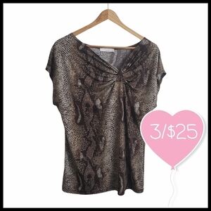 ⭐3/$25⭐ Lucy & Laurel Snake Print Short Sleeve Stretchy Blouse Asymmetri…